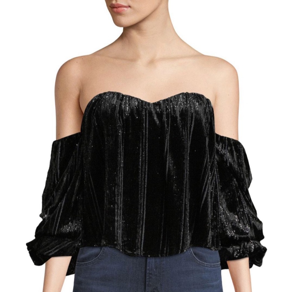 ⭕️Sold⭕️ASTR Label Cropped Black Swing Top Small